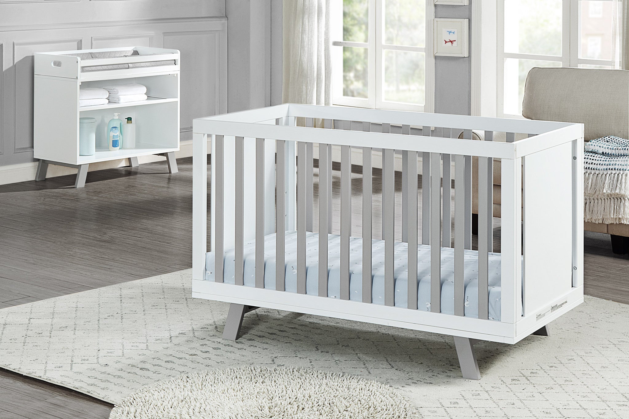 Gray & White Solid + Manufactured Wood Standard 3-in-1 Convertible Crib